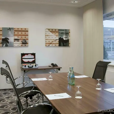 Holiday Inn Express Bremen Airport By Ihg 