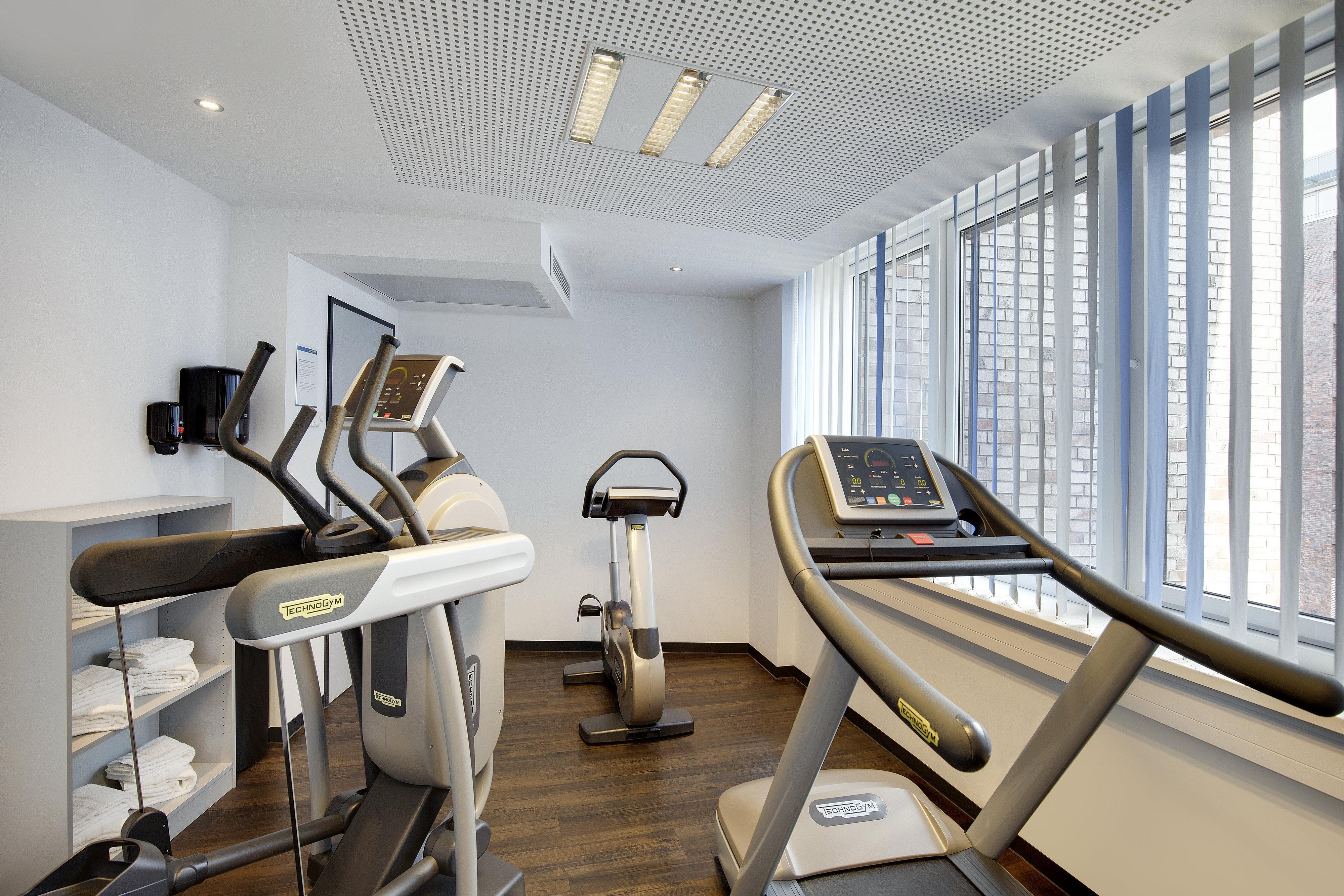 Express Airport By Ihg Hotel 3*