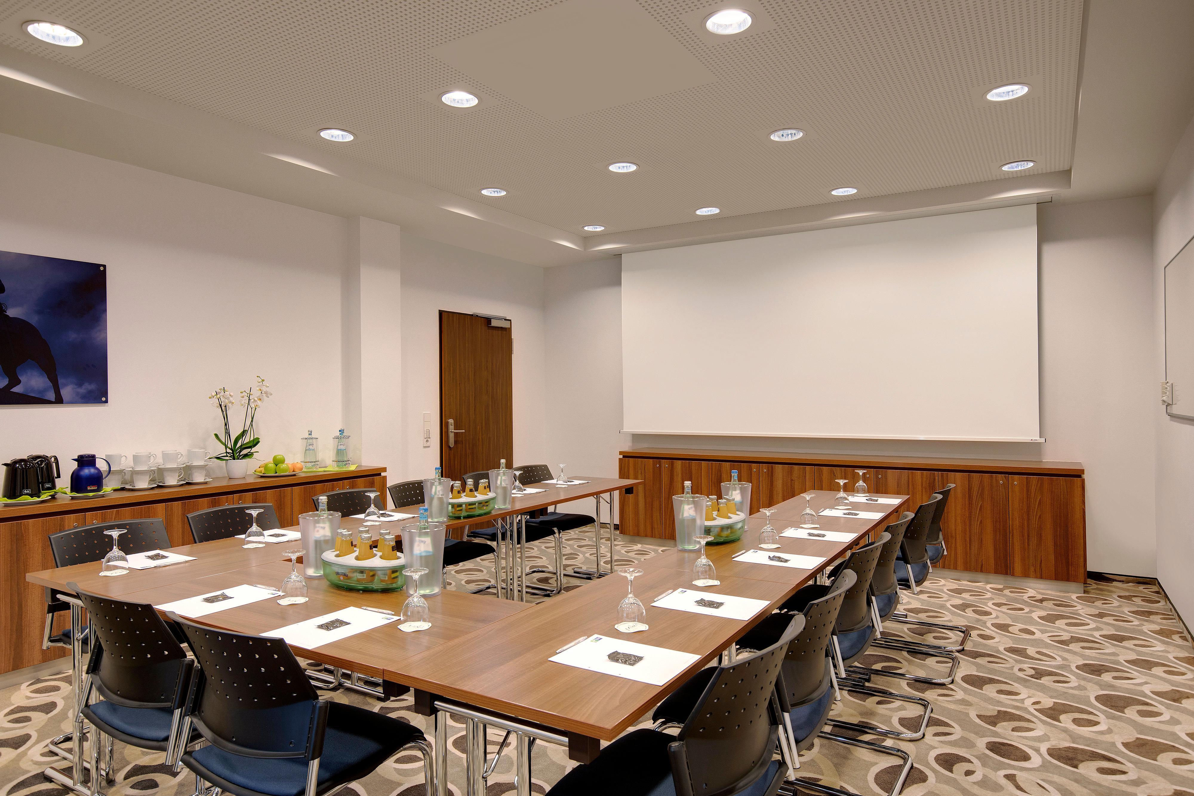 Hotel Express Airport By Ihg Brema