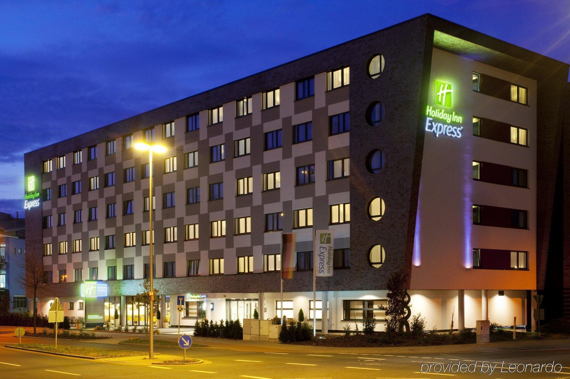 Hotel Express Airport By Ihg 3*