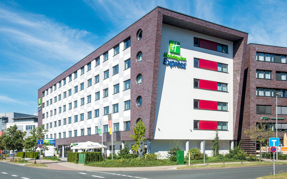 Express Airport By Ihg 3*