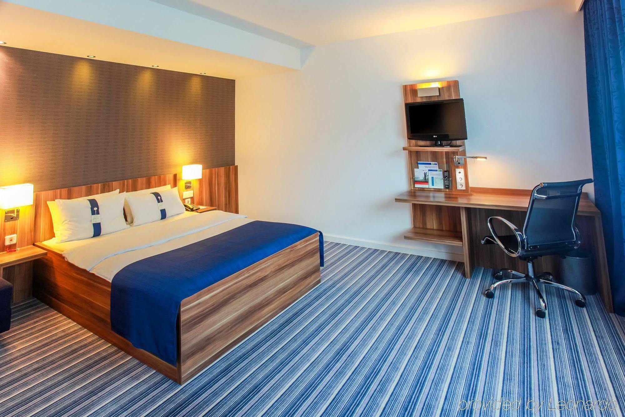 Hotel Express Airport By Ihg Brema